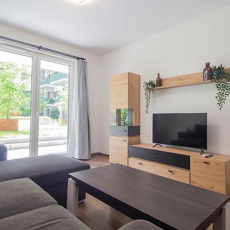 Corvin Modern Two Bedroom Apartment Free Parking Budapest Exteriör bild