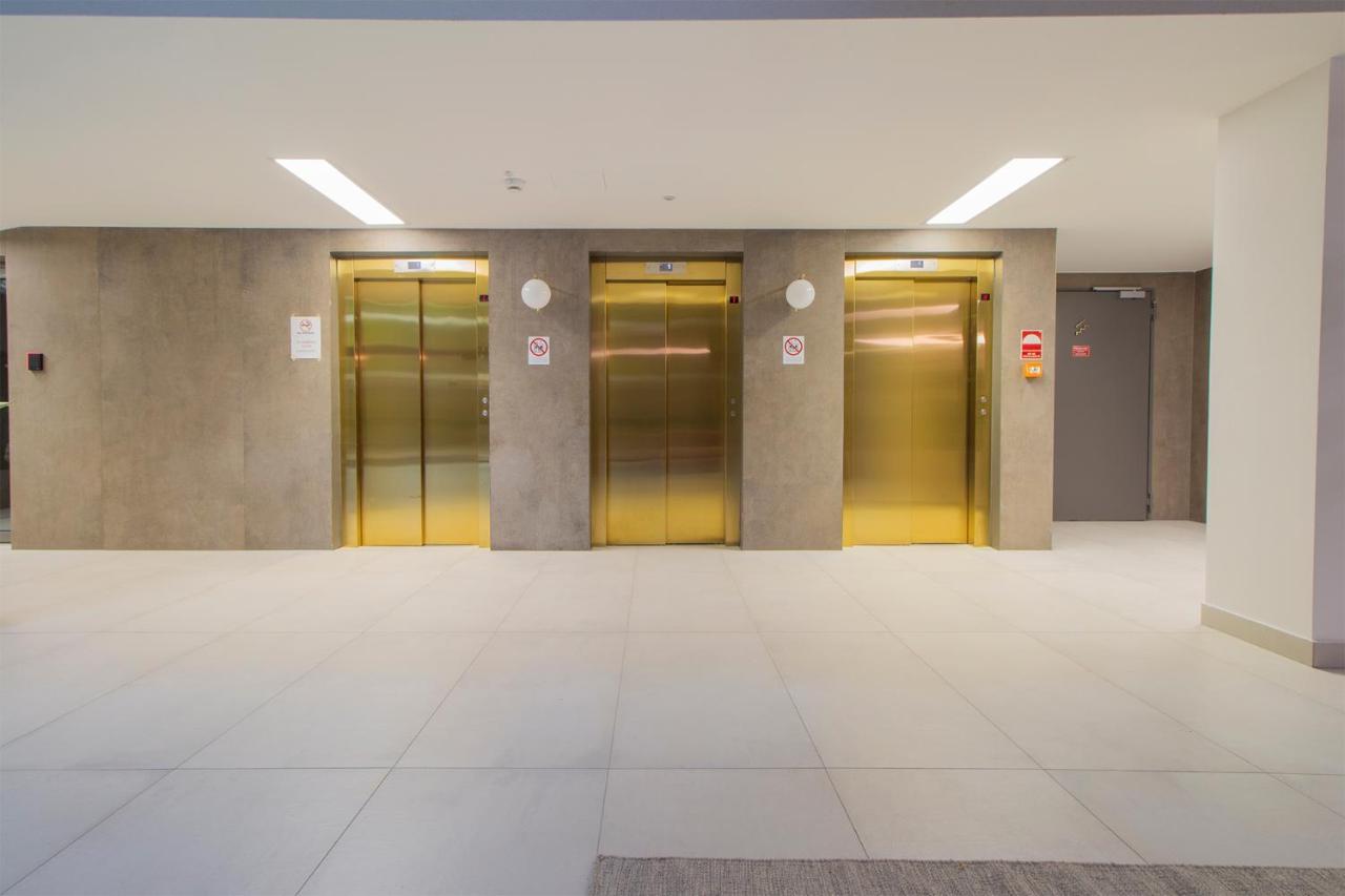 Corvin Modern Two Bedroom Apartment Free Parking Budapest Exteriör bild