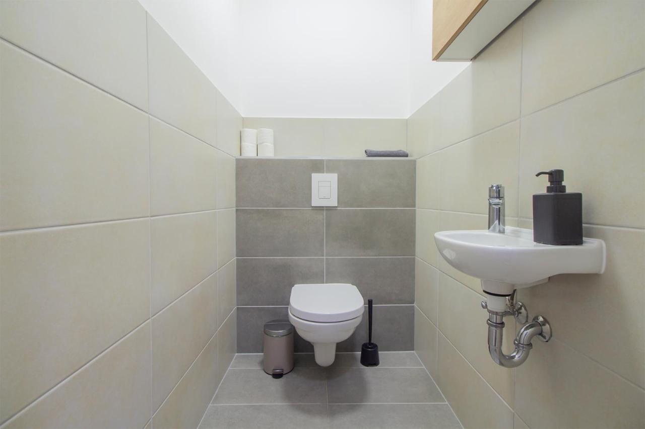 Corvin Modern Two Bedroom Apartment Free Parking Budapest Exteriör bild