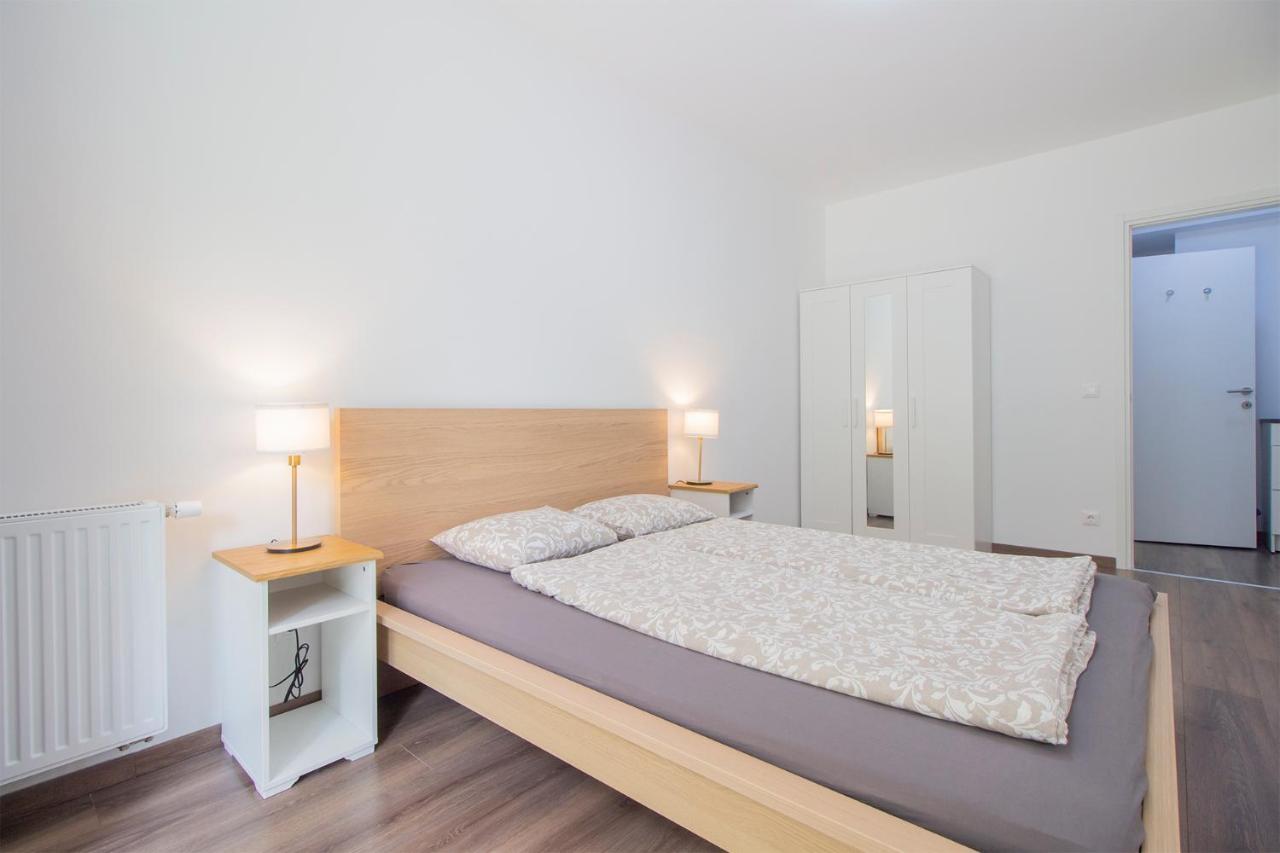 Corvin Modern Two Bedroom Apartment Free Parking Budapest Exteriör bild